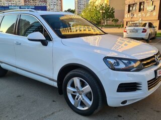 2013 Volkswagen Touareg II, белый, 2700000 рублей, вид 2