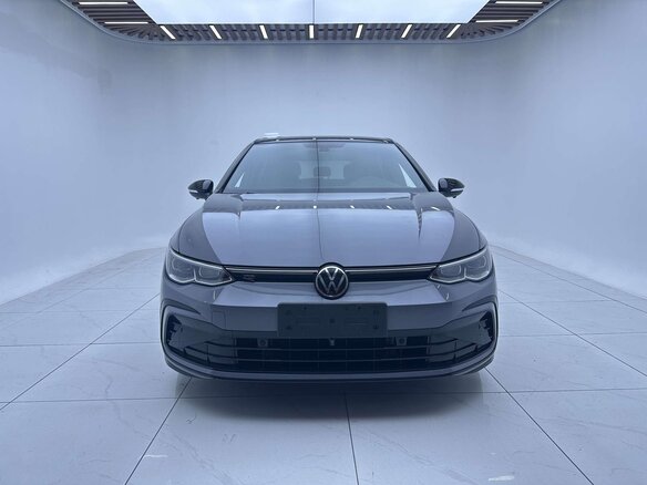 2023 Volkswagen Golf VIII, голубой, 1670000 рублей - вид 1