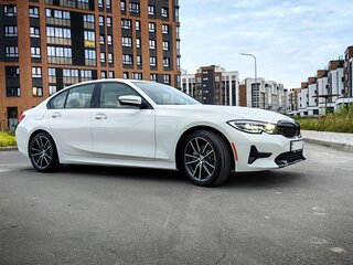 2019 BMW 3 серии 330i VII (G2x), белый, 3023773 рублей, вид 4