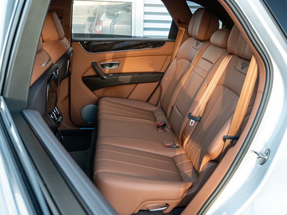 2019 Bentley Bentayga I, серый, 13200000 рублей - вид 7