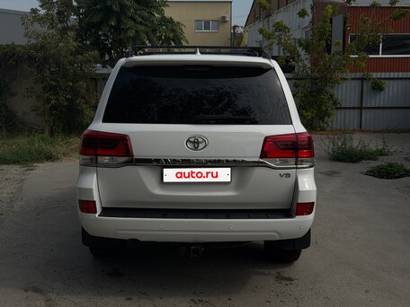 2015 Toyota Land Cruiser 200 Series Рестайлинг 2, белый, 5999000 рублей, вид 5