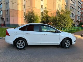 2011 Ford Focus II Рестайлинг, белый, 700000 рублей, вид 4