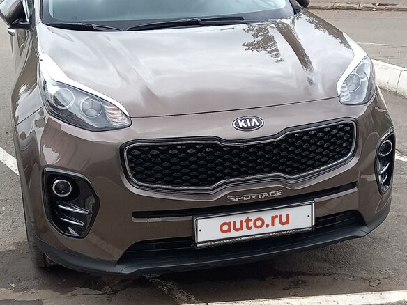 2017 Kia Sportage IV, коричневый, 2400000 рублей - вид 2