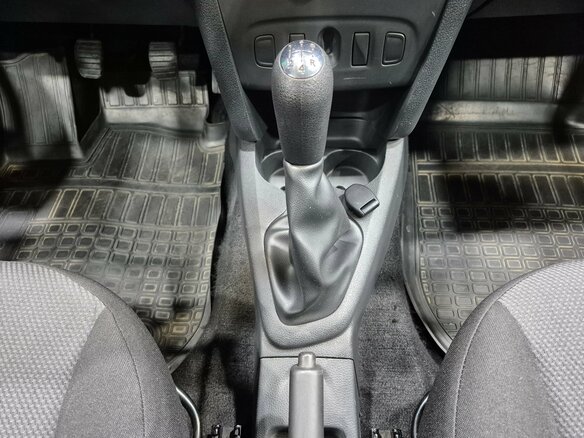 2015 Renault Logan II, белый - вид 16