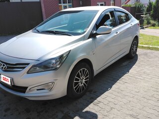 2014 Hyundai Solaris I Рестайлинг, серебристый, 999000 рублей, вид 1