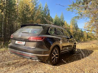 2018 Volkswagen Touareg III, коричневый, 5500000 рублей, вид 2