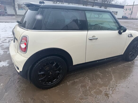 2012 Mini Hatch Cooper S II (R56) Рестайлинг, белый, 1300000 рублей - вид 3