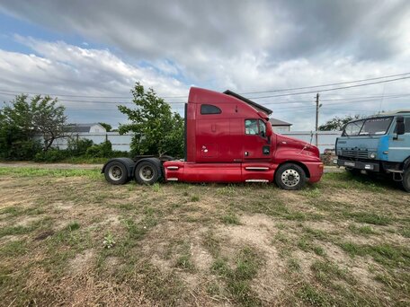 2003 Kenworth T2000, красный, 1900000 рублей, вид 2