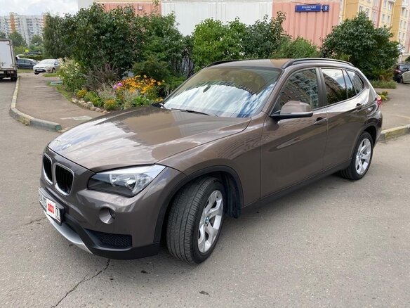 2013 BMW X1 18i I (E84) Рестайлинг, коричневый, 1470000 рублей - вид 2