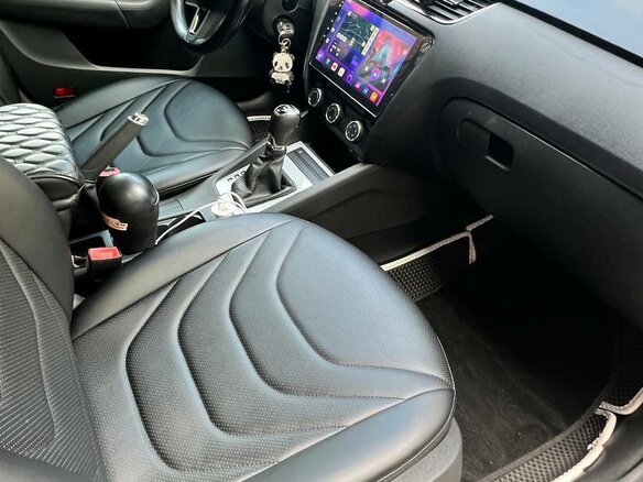 2014 Skoda Octavia III (A7), белый, 1350000 рублей - вид 3