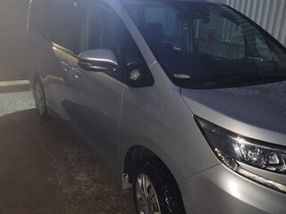 2018 Toyota Noah III (R80) Рестайлинг, серый, 2200000 рублей, вид 3