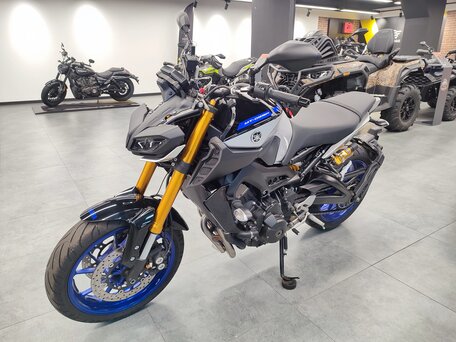 2019 Yamaha MT-09 (FZ-09), серый, 949500 рублей, вид 3