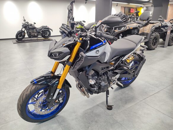 2019 Yamaha MT-09 (FZ-09), серый, 949500 рублей - вид 2
