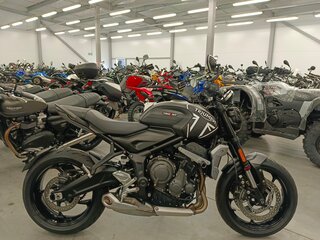 2023 Triumph Trident 660, чёрный, 860000 рублей, вид 2