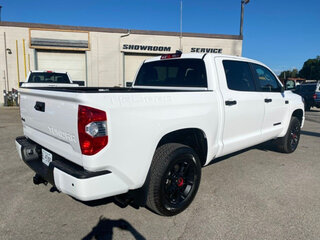 2021 Toyota Tundra CrewMax II Рестайлинг, белый, 11037624 рублей, вид 4