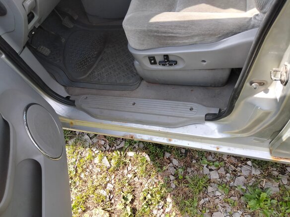 2004 Kia Carnival I Рестайлинг, серебристый, 330000 рублей - вид 8