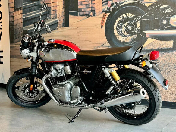 2024 Royal Enfield Interceptor 650, серебристый, 650000 рублей - вид 8