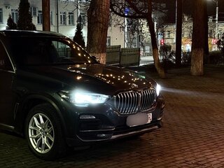 2019 BMW X5 40i IV (G05/G18), серый, 5400000 рублей, вид 3
