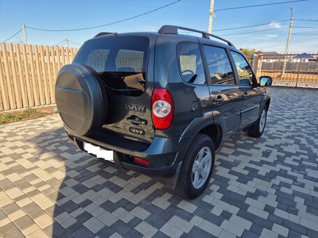 2017 Chevrolet Niva I Рестайлинг, зелёный, 815000 рублей, вид 2