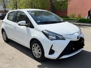 2017 Toyota Yaris III Рестайлинг 2, белый, 1003654 рублей, вид 3