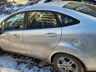 2016 Ford Fiesta Mk6 Рестайлинг, серебристый, 990000 рублей, вид 4