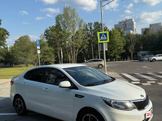 2016 Kia Rio III Рестайлинг, белый, 950000 рублей, вид 5
