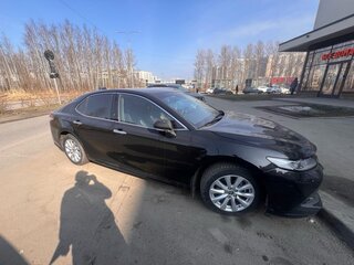 2020 Toyota Camry VIII (XV70), чёрный, 2700000 рублей, вид 4