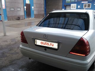 1995 Mercedes-Benz C-Класс 180 I (W202), белый, 700000 рублей, вид 3