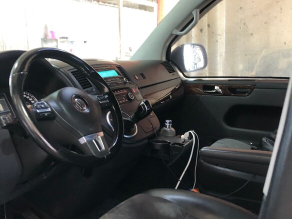 2012 Volkswagen Multivan T5 Рестайлинг, чёрный, 2950000 рублей - вид 5