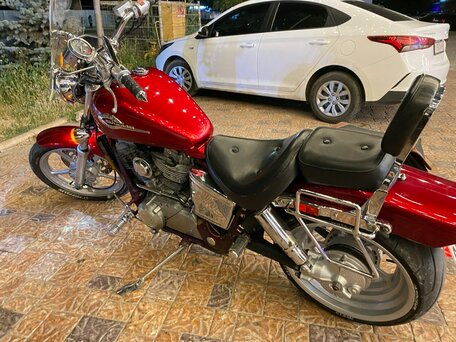 1990 Honda VT 1100, красный, 480000 рублей, вид 1
