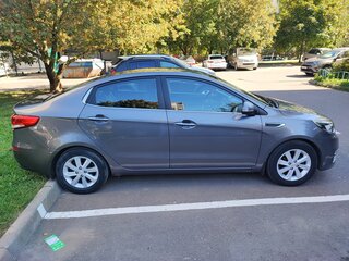 2015 Kia Rio III Рестайлинг, серый, 730000 рублей, вид 5
