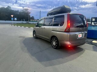 2006 Nissan Serena III (C25), серый, 920000 рублей, вид 3