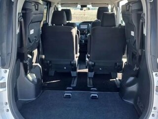 2019 Toyota Voxy III (R80) Рестайлинг, серый, 2350000 рублей, вид 4