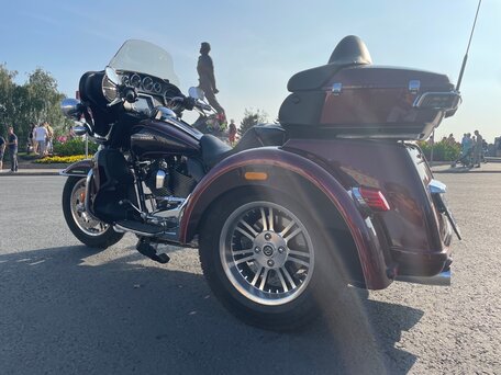 2014 Harley-Davidson Tri Glide, красный, 3500000 рублей, вид 4