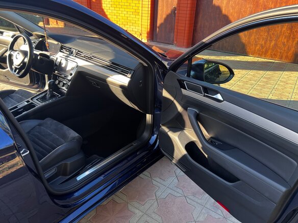 2015 Volkswagen Passat B8, синий, 1800000 рублей - вид 18