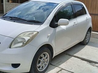 2005 Toyota Vitz II (XP90), белый, 625000 рублей, вид 3