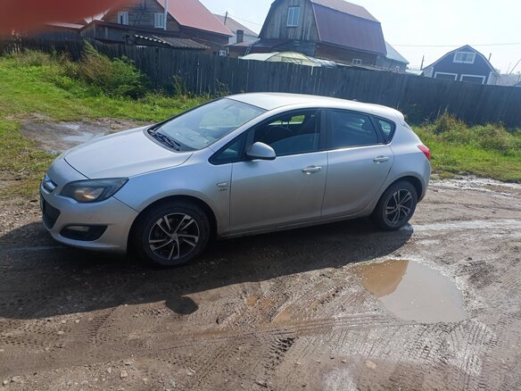 2013 Opel Astra J Рестайлинг, серебристый, 680000 рублей - вид 4
