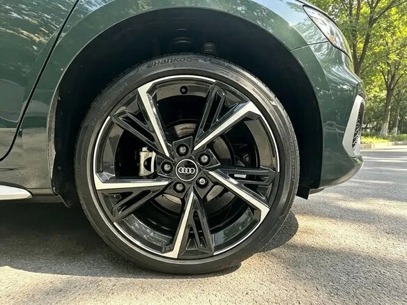 2023 Audi A3 Sportback 35 TFSI IV (8Y), зелёный, 2180000 рублей - вид 25