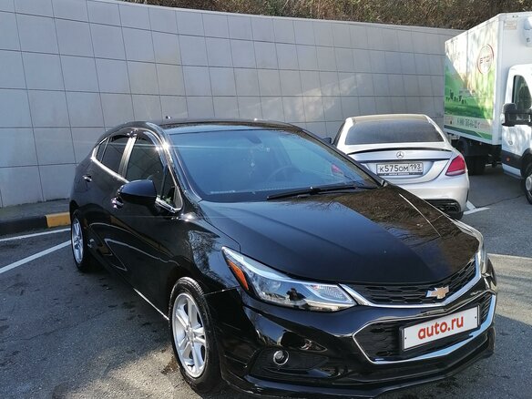 2018 Chevrolet Cruze II, чёрный, 1600000 рублей - вид 2