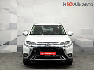 2018 Mitsubishi Outlander III Рестайлинг 3, белый, 1790000 рублей, вид 2