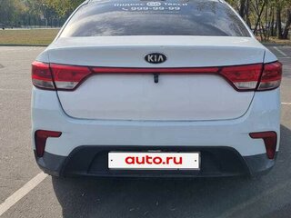 2019 Kia Rio IV, белый, 930000 рублей, вид 4