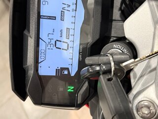 2020 BMW G 310 R, красный, 550000 рублей, вид 4