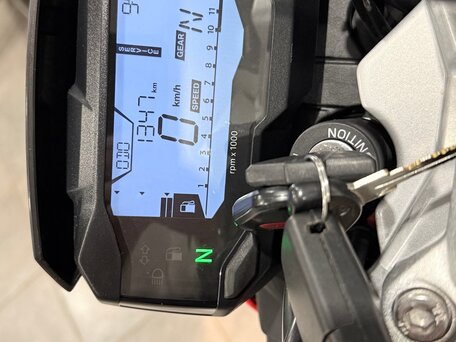 2020 BMW G 310 R, красный, 550000 рублей, вид 4