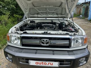 2011 Toyota Land Cruiser 76 70 Series Рестайлинг 1, белый, 3280000 рублей, вид 2