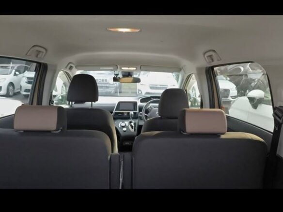 2020 Toyota Sienta II Рестайлинг, бежевый, 1500000 рублей - вид 25