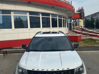 2017 Ford Explorer V Рестайлинг, белый, 2700000 рублей, вид 5