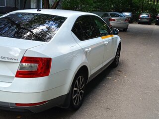 2019 Skoda Octavia III (A7) Рестайлинг, белый, 1400000 рублей, вид 4