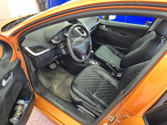 2007 Peugeot 207 I, оранжевый, 470000 рублей - вид 4