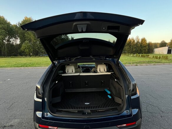 2019 Cadillac XT4 I, синий, 2410000 рублей - вид 4