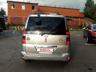 2002 Toyota Noah I (R60), серебристый, 900000 рублей, вид 4